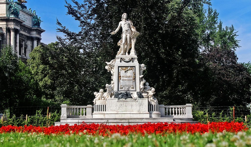 mozart statue shutterstock_724006210 1024x600