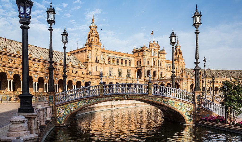 sevilla plaza de espana shutterstock_290496482 1024x600